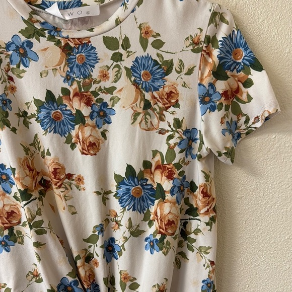 Blue and White Tie Front Short Sleeve Tee. Size S. - Picture 3 of 6